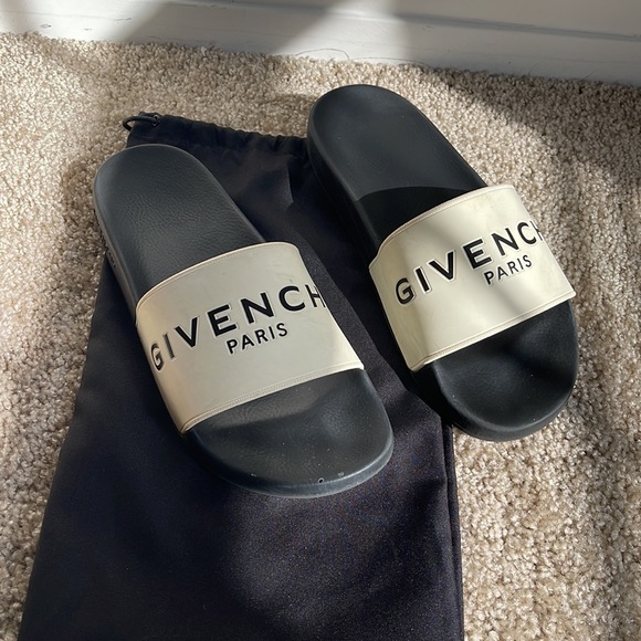 Authentic Givenchy black and white pool slides - Picture 4 of 15